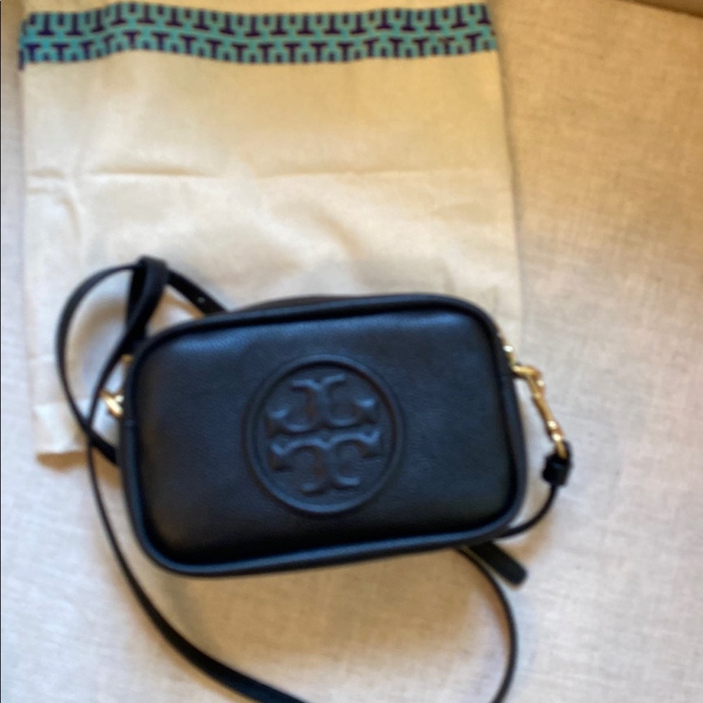 Tory Burch Perry Bombe bag in black